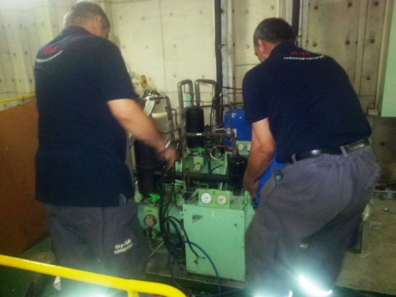 Refrigeration compressor unit