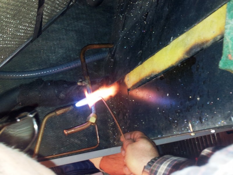 Refrigerant recovery unit