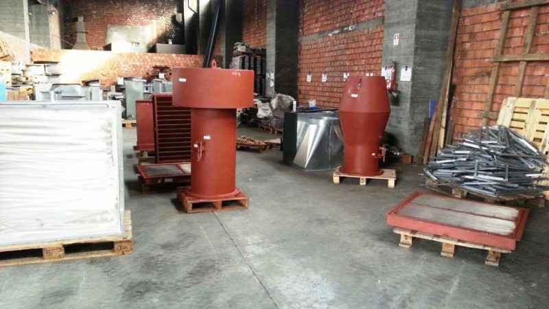 Manhole with handles