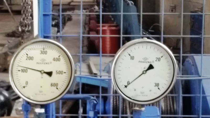 Twin bollard assembly