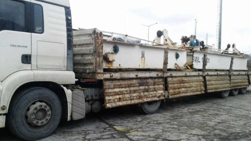 Crane during lowering